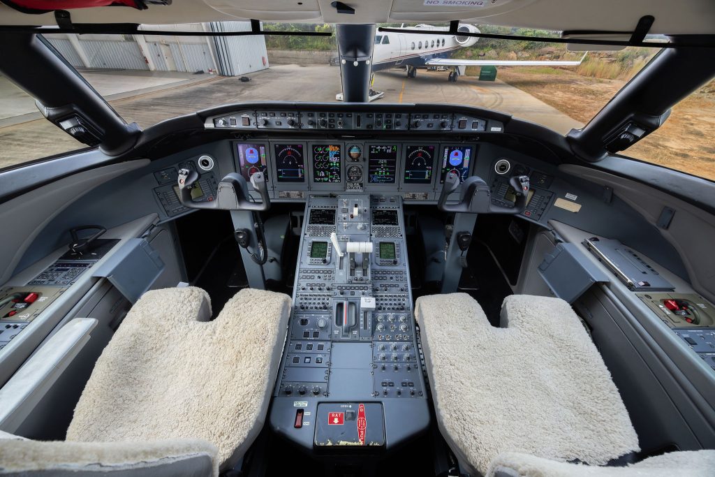 2003 Global Express SN: 9093 interior 1