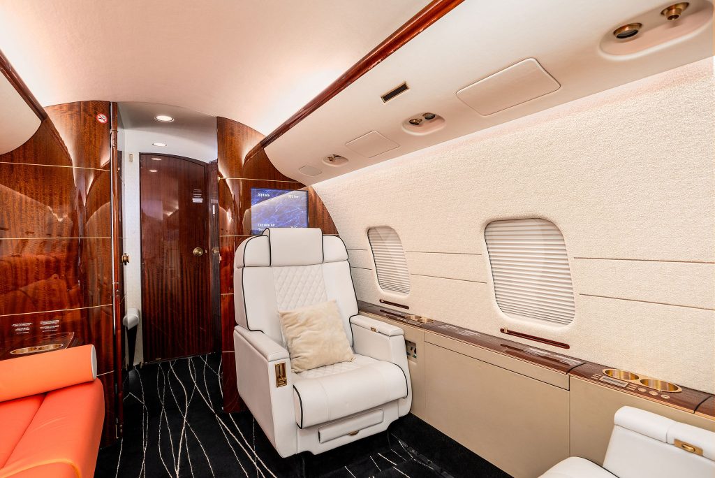 2003 Global Express SN: 9093 interior 5